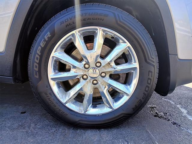 used 2015 Jeep Cherokee car, priced at $13,332