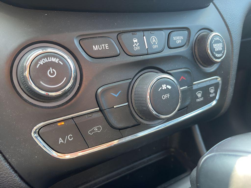 used 2019 Jeep Cherokee car, priced at $16,799