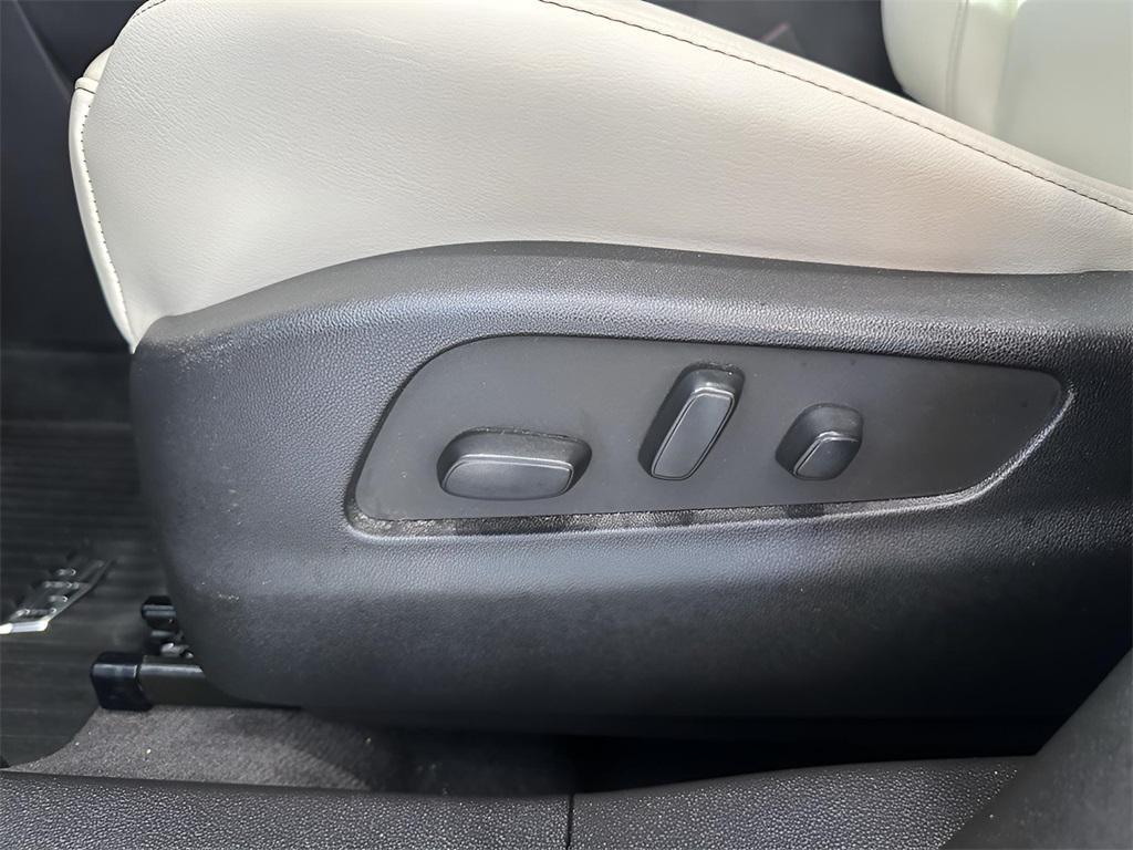 used 2022 Cadillac XT4 car, priced at $28,290