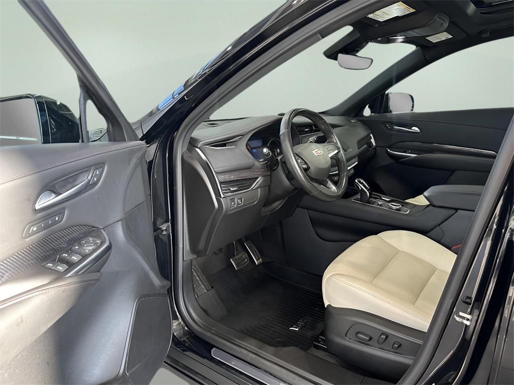 used 2022 Cadillac XT4 car, priced at $28,290