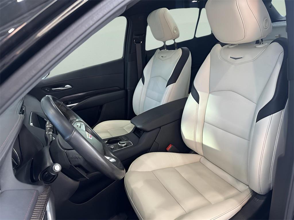 used 2022 Cadillac XT4 car, priced at $28,290