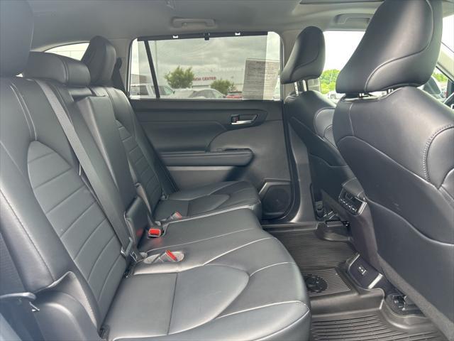 used 2022 Toyota Highlander car, priced at $35,647