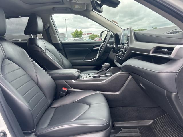 used 2022 Toyota Highlander car, priced at $35,647