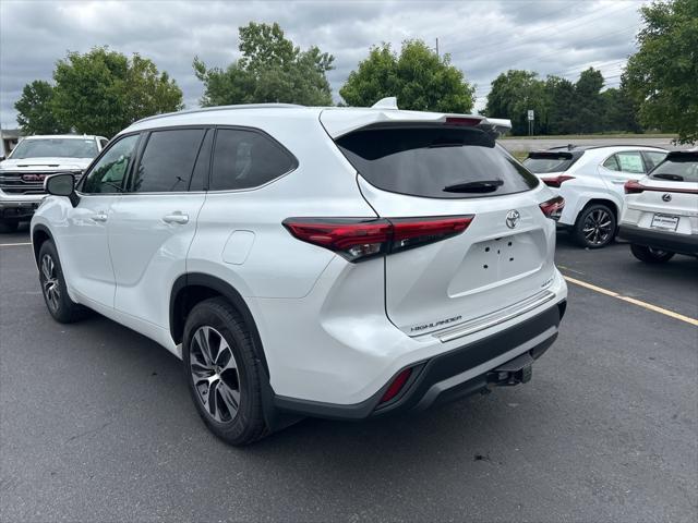used 2022 Toyota Highlander car, priced at $35,647