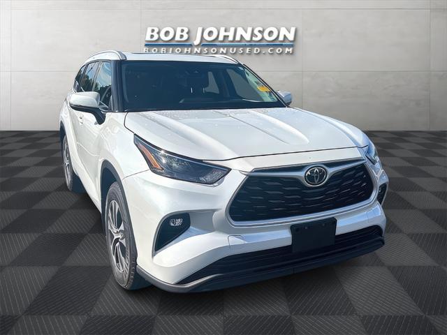 used 2022 Toyota Highlander car, priced at $35,947