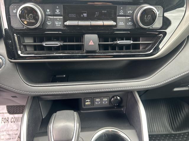 used 2022 Toyota Highlander car, priced at $35,647