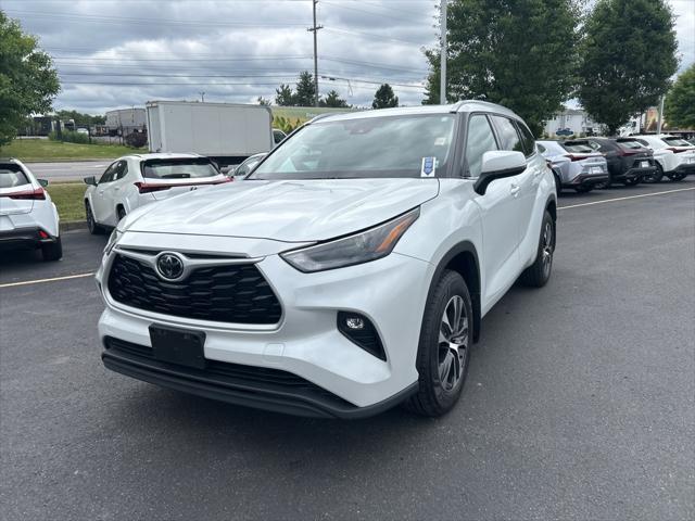 used 2022 Toyota Highlander car, priced at $35,647