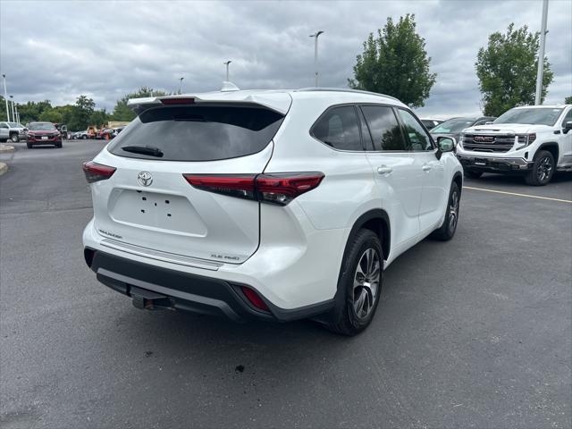 used 2022 Toyota Highlander car, priced at $35,647