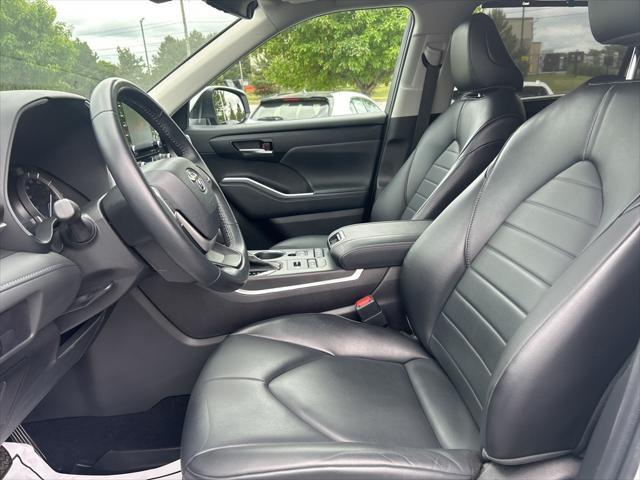 used 2022 Toyota Highlander car, priced at $35,647