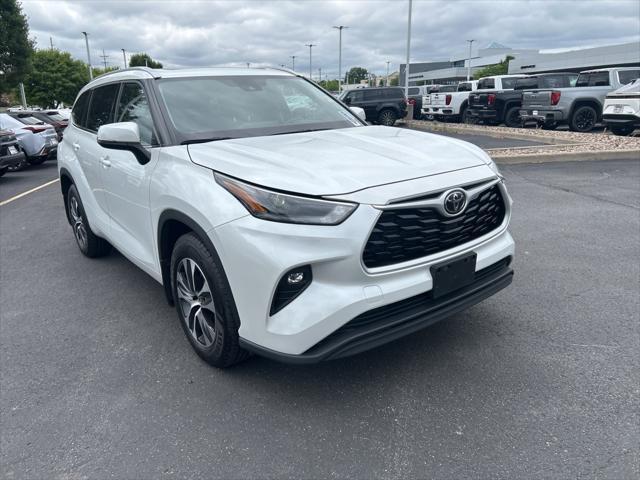 used 2022 Toyota Highlander car, priced at $35,647