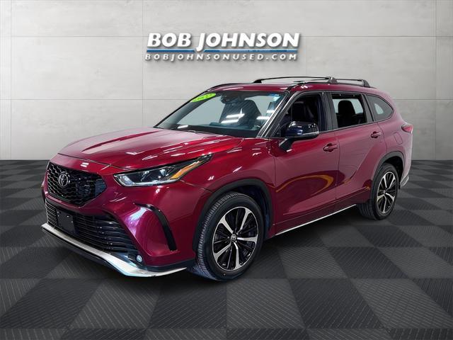 used 2022 Toyota Highlander car, priced at $35,958