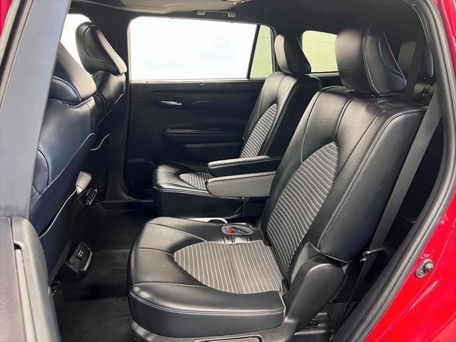 used 2022 Toyota Highlander car, priced at $35,958