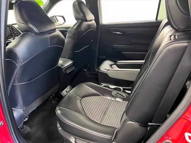 used 2022 Toyota Highlander car, priced at $35,958