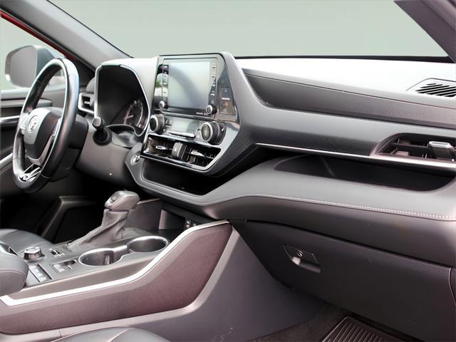 used 2022 Toyota Highlander car, priced at $35,358