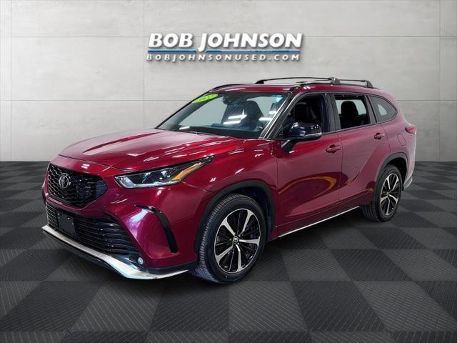 used 2022 Toyota Highlander car, priced at $35,958