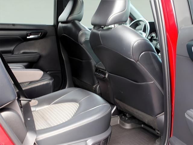 used 2022 Toyota Highlander car, priced at $35,358