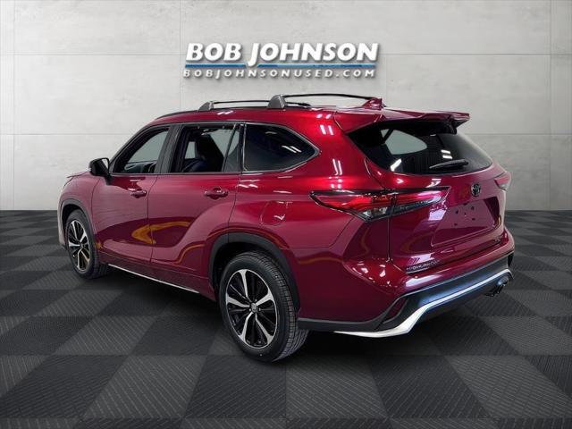 used 2022 Toyota Highlander car, priced at $35,958