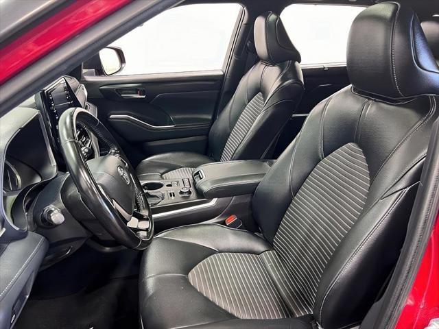 used 2022 Toyota Highlander car, priced at $35,958