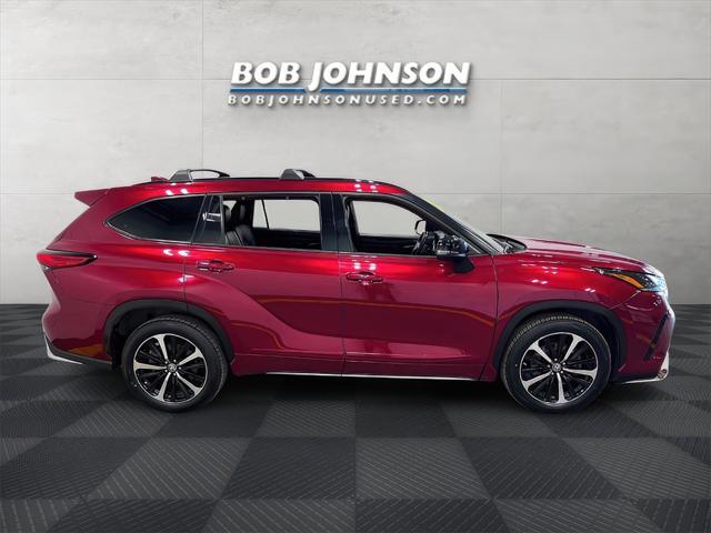 used 2022 Toyota Highlander car, priced at $35,958