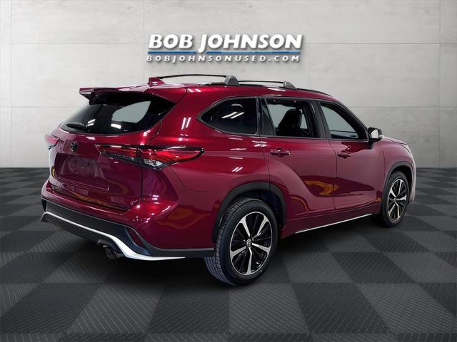 used 2022 Toyota Highlander car, priced at $35,958