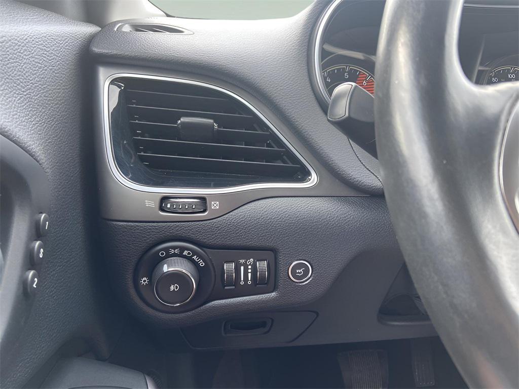 used 2019 Jeep Cherokee car, priced at $17,465