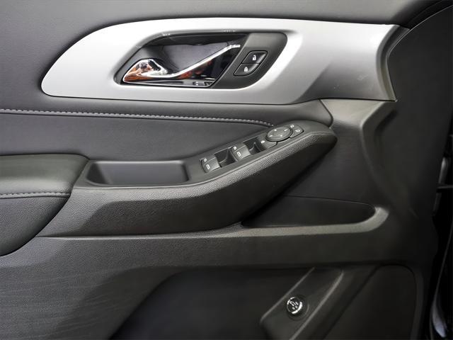 used 2022 Chevrolet Traverse car, priced at $31,923