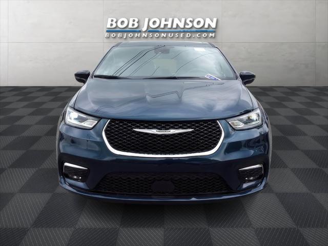 used 2025 Chrysler Pacifica car, priced at $39,086