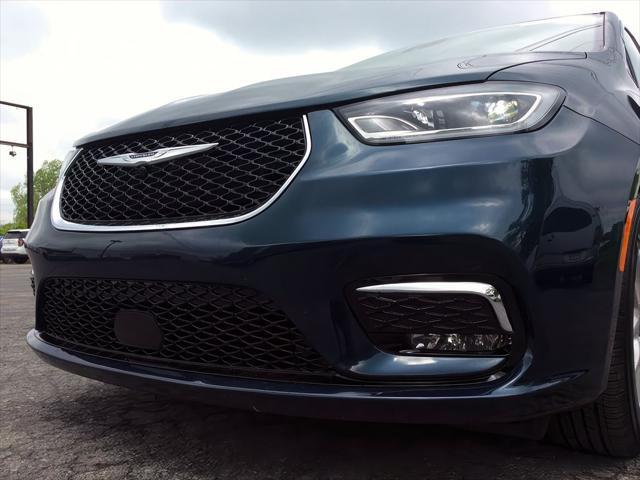 used 2025 Chrysler Pacifica car, priced at $39,086