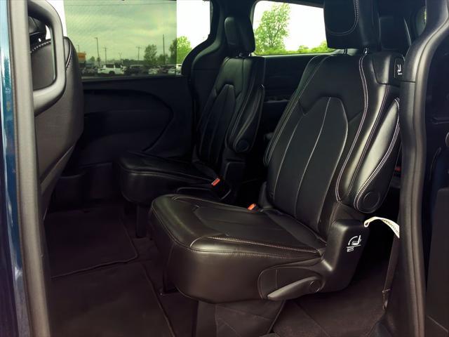 used 2025 Chrysler Pacifica car, priced at $39,086