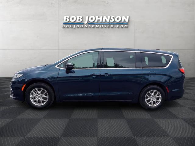 used 2025 Chrysler Pacifica car, priced at $39,086