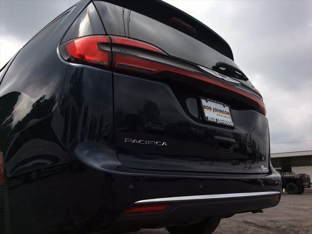 used 2025 Chrysler Pacifica car, priced at $39,086