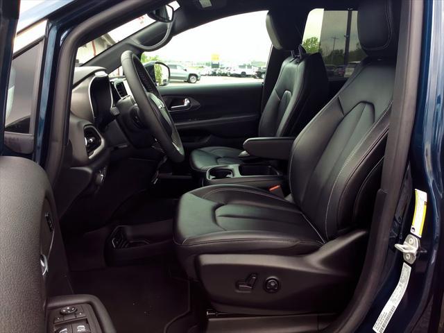used 2025 Chrysler Pacifica car, priced at $39,086