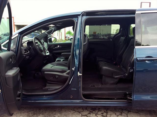used 2025 Chrysler Pacifica car, priced at $39,086