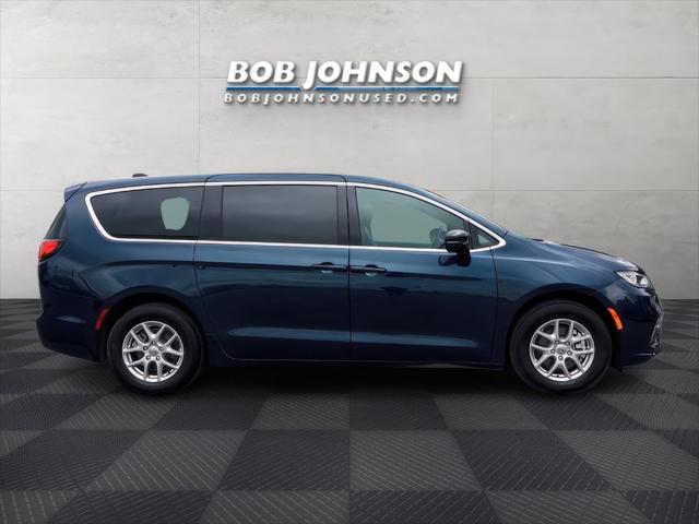 used 2025 Chrysler Pacifica car, priced at $39,086