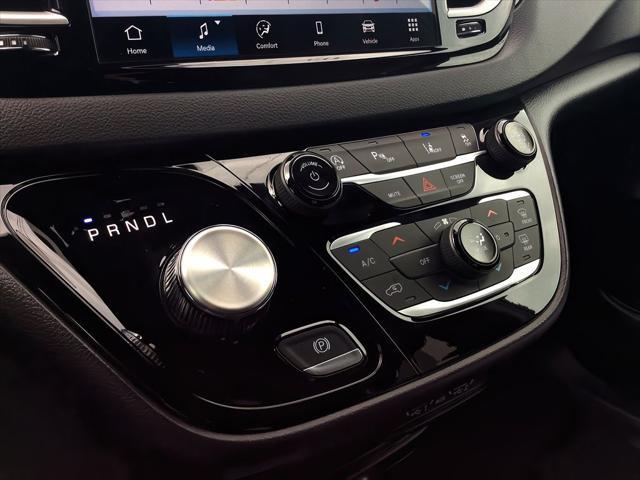 used 2025 Chrysler Pacifica car, priced at $39,086