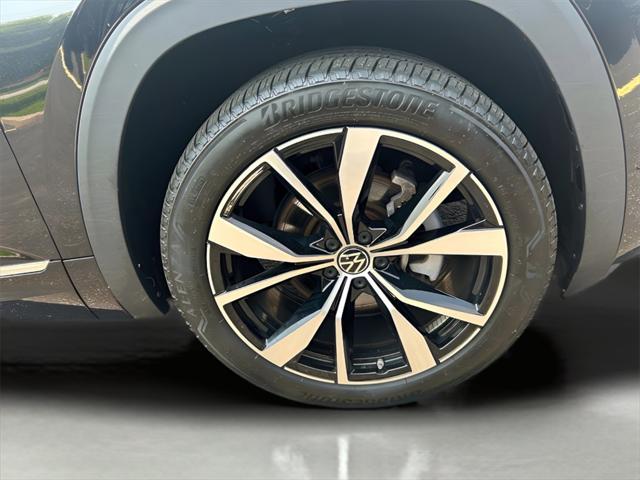 used 2024 Volkswagen Atlas car, priced at $44,907