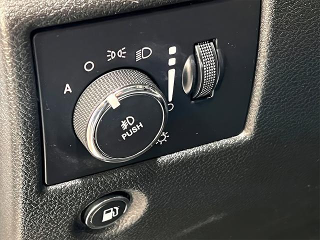 used 2017 Jeep Grand Cherokee car, priced at $15,364