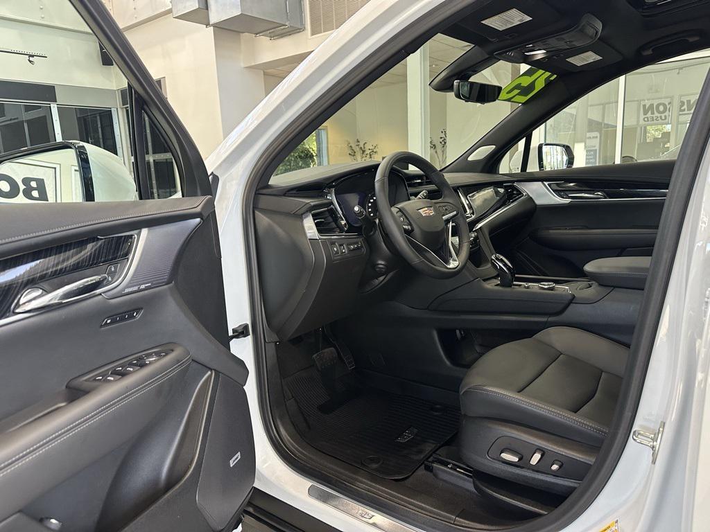 used 2025 Cadillac XT6 car, priced at $49,592