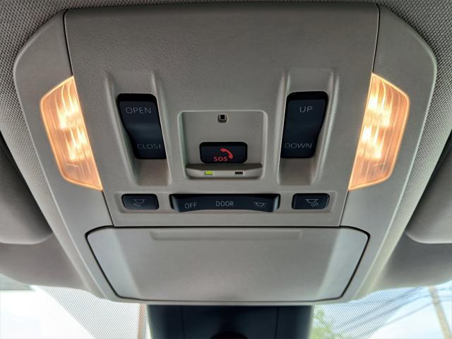 used 2024 Toyota Highlander car, priced at $42,995