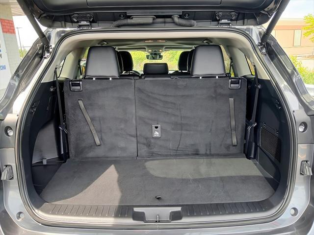 used 2024 Toyota Highlander car, priced at $42,995