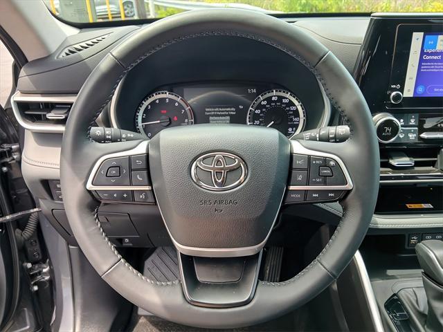used 2024 Toyota Highlander car, priced at $42,995