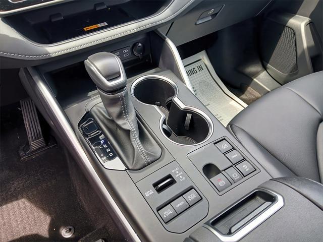 used 2024 Toyota Highlander car, priced at $42,995