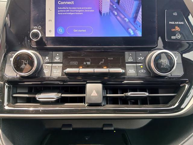 used 2024 Toyota Highlander car, priced at $42,995