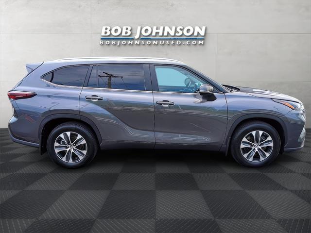 used 2024 Toyota Highlander car, priced at $42,995