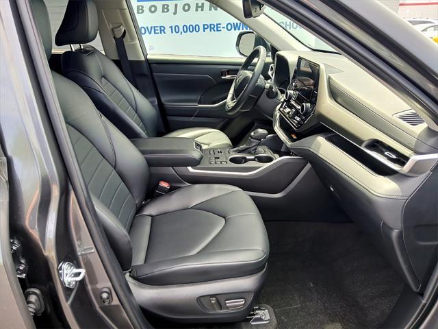 used 2024 Toyota Highlander car, priced at $42,995