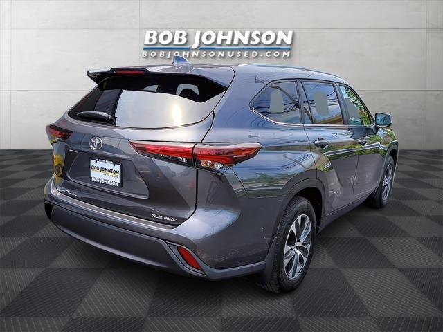 used 2024 Toyota Highlander car, priced at $42,995