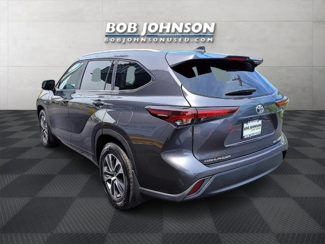 used 2024 Toyota Highlander car, priced at $42,995