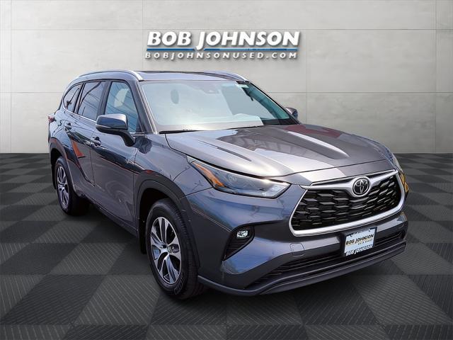 used 2024 Toyota Highlander car, priced at $42,995