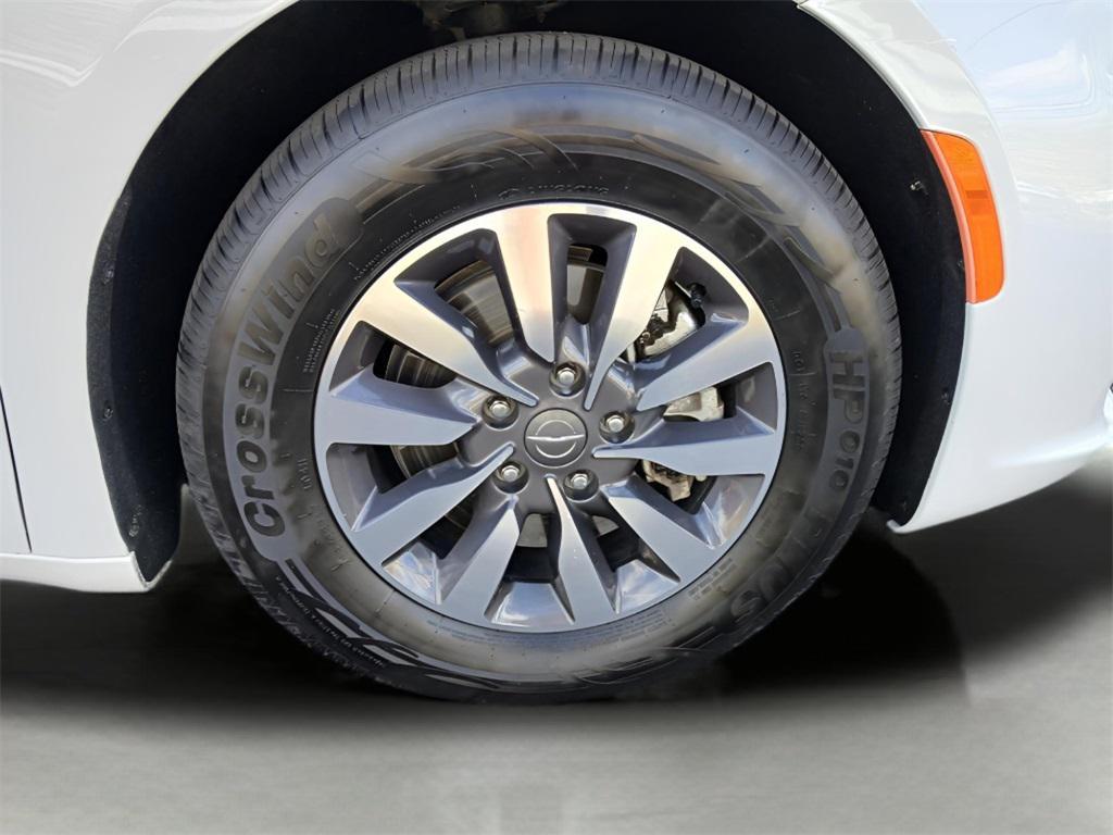 used 2024 Chrysler Pacifica Hybrid car, priced at $29,080