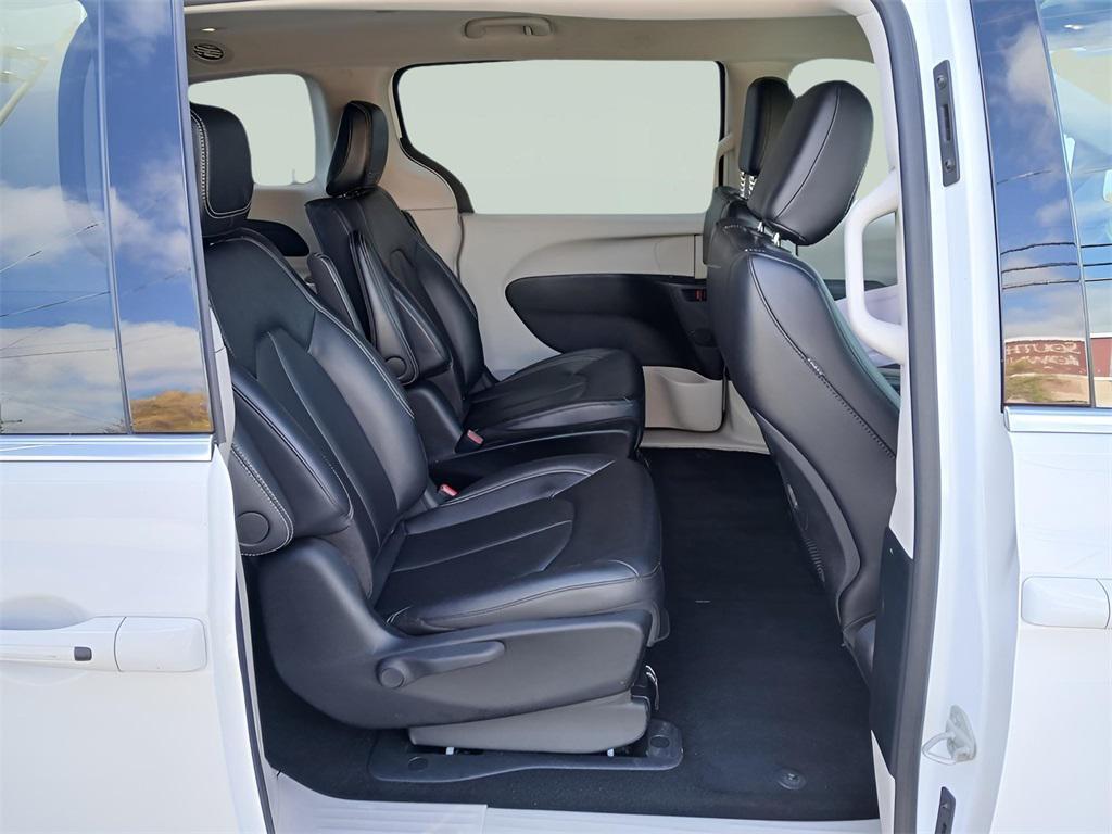 used 2024 Chrysler Pacifica Hybrid car, priced at $29,080